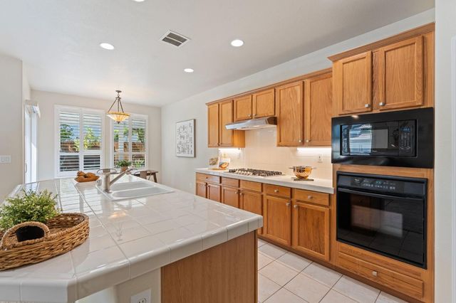 5 Adkinson Ct, Sacramento, CA 95835