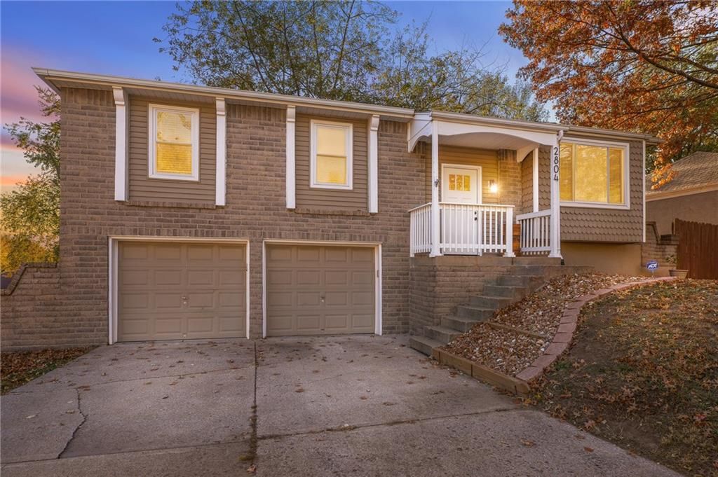 2804 NW Kingsridge Drive, Blue Springs, MO 64015