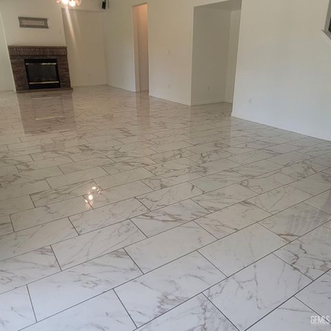 2226 Via Tuscania Avenue, Delano, CA 93215