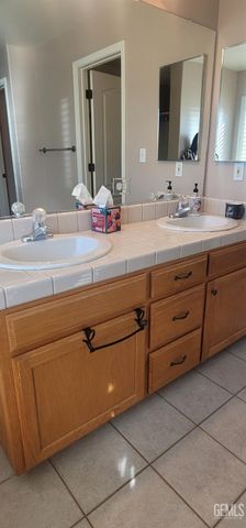 2226 Via Tuscania Avenue, Delano, CA 93215