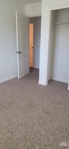 2226 Via Tuscania Avenue, Delano, CA 93215