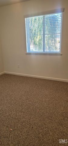 2226 Via Tuscania Avenue, Delano, CA 93215