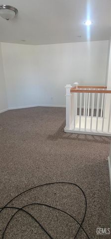 2226 Via Tuscania Avenue, Delano, CA 93215