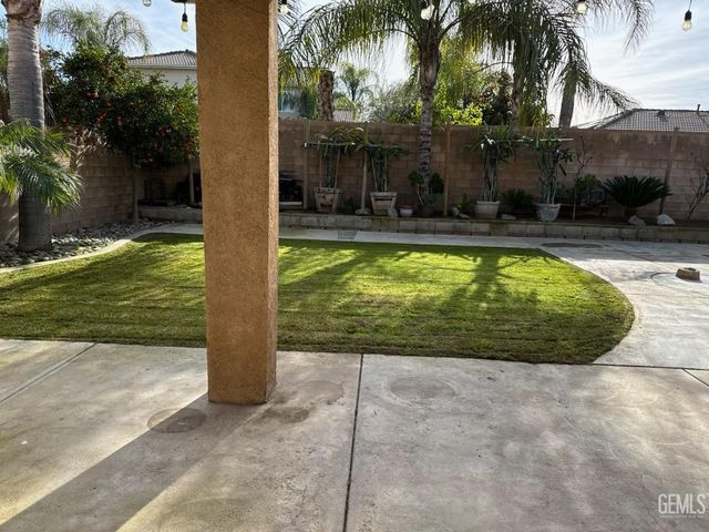 2226 Via Tuscania Avenue, Delano, CA 93215