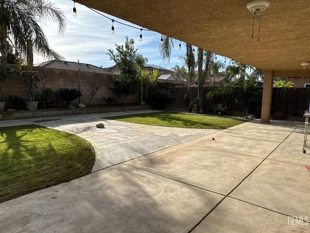2226 Via Tuscania Avenue, Delano, CA 93215
