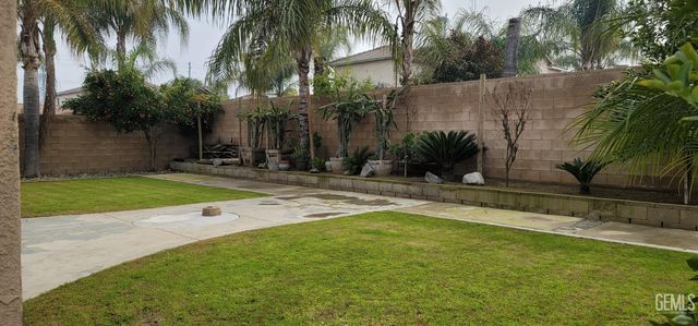 2226 Via Tuscania Avenue, Delano, CA 93215