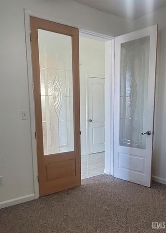 2226 Via Tuscania Avenue, Delano, CA 93215