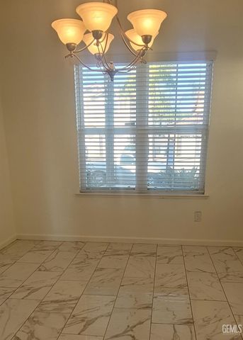 2226 Via Tuscania Avenue, Delano, CA 93215