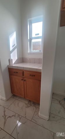 2226 Via Tuscania Avenue, Delano, CA 93215