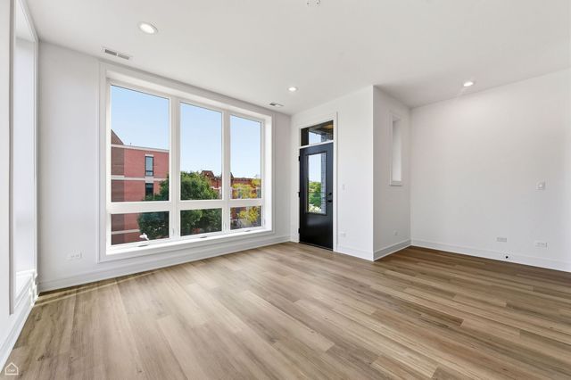 3900 S Lake Park Avenue 3, Chicago, IL 60653