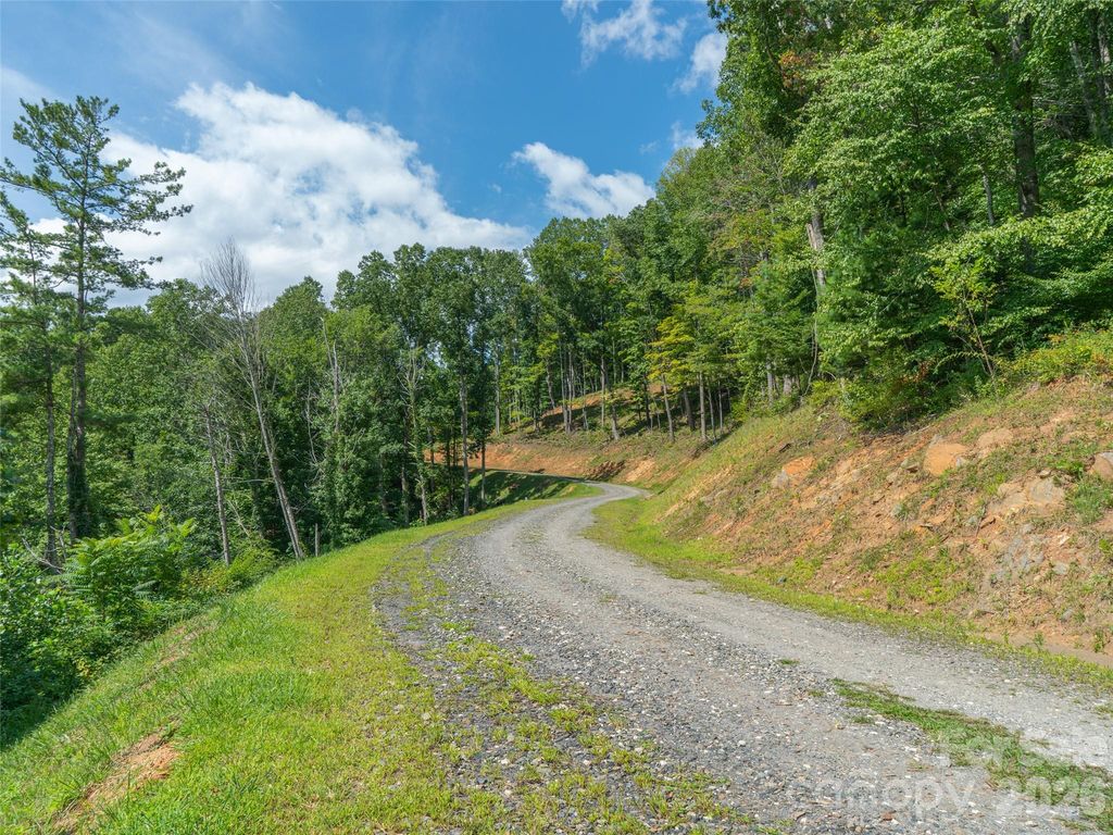 000 Locust Rough Mountain Road 5, Burnsville, NC 28714