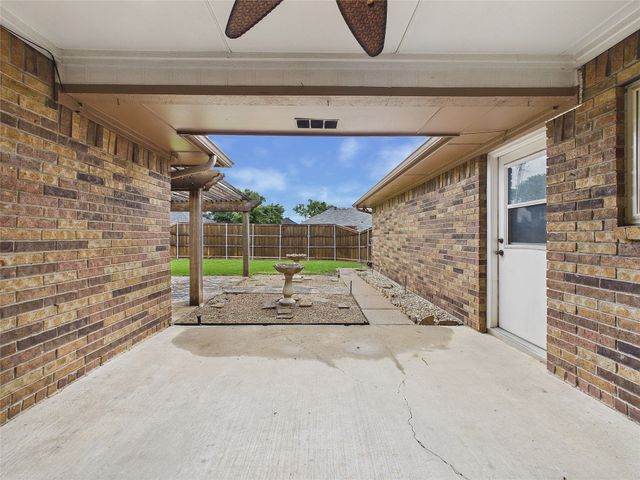 2604 Timberleaf Drive, Carrollton, TX 75006