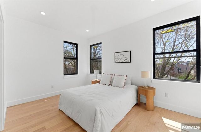 113.5 Oak Street 1, Jersey City, NJ 07304