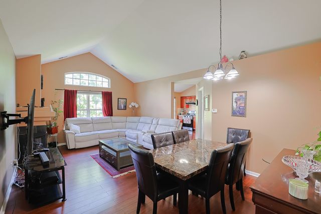169 Concord Lane, Carol Stream, IL 60188