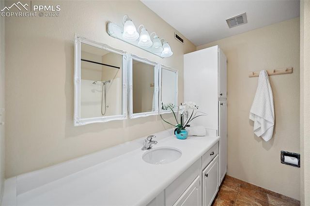2979 Mesa Road D, Colorado Springs, CO 80904