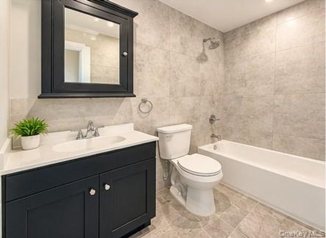 71 E Shore Drive, Babylon, NY 11702