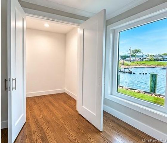 71 E Shore Drive, Babylon, NY 11702