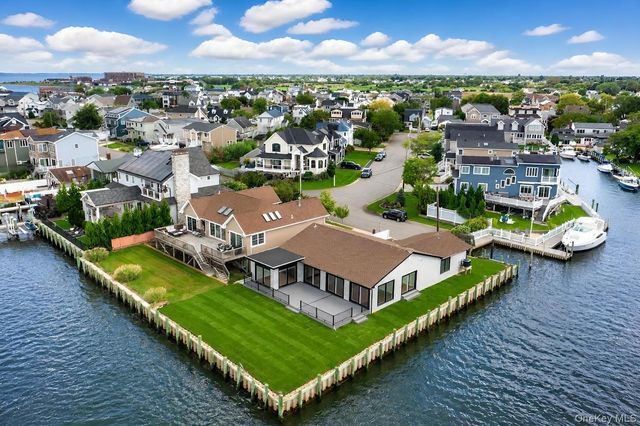 71 E Shore Drive, Babylon, NY 11702