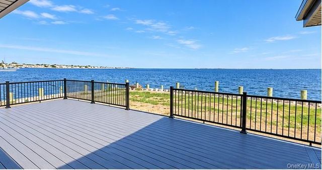 71 E Shore Drive, Babylon, NY 11702