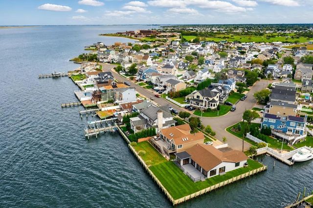 71 E Shore Drive, Babylon, NY 11702