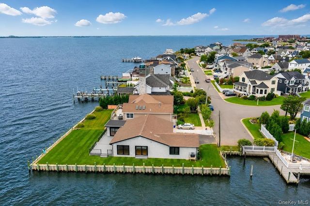 71 E Shore Drive, Babylon, NY 11702