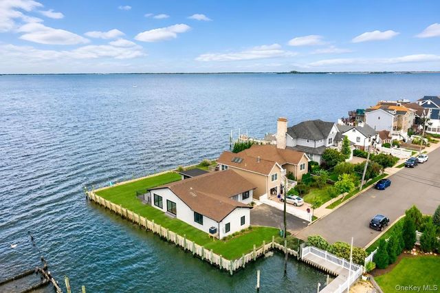 71 E Shore Drive, Babylon, NY 11702