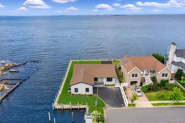 71 E Shore Drive, Babylon, NY 11702
