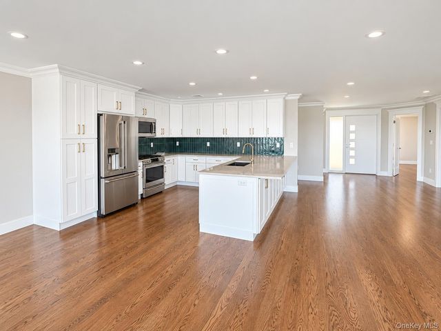71 E Shore Drive, Babylon, NY 11702