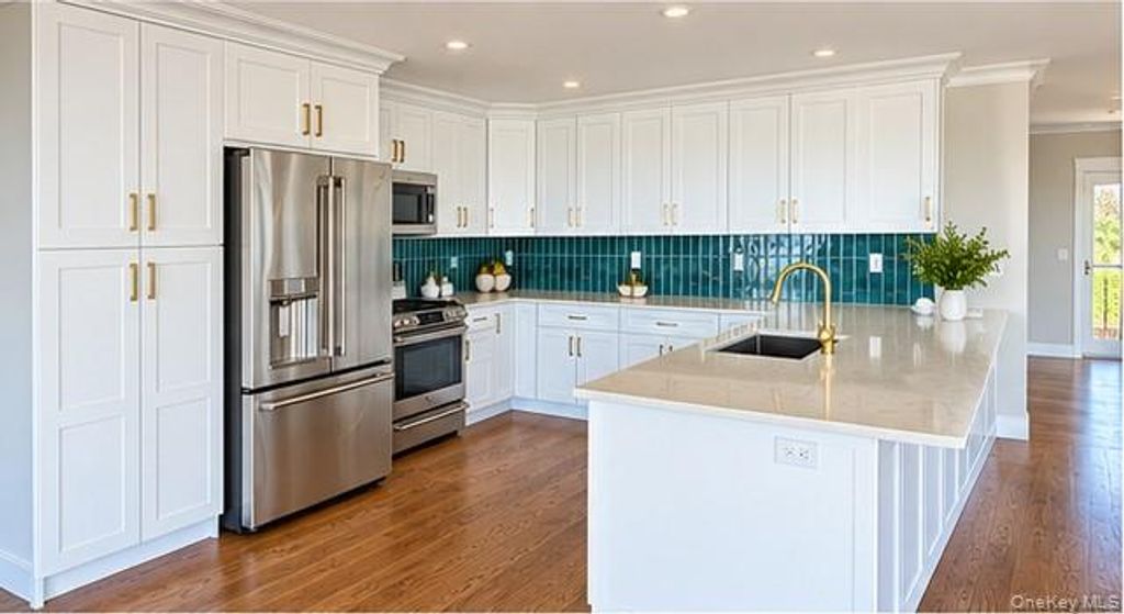 71 E Shore Drive, Babylon, NY 11702 — photo 2