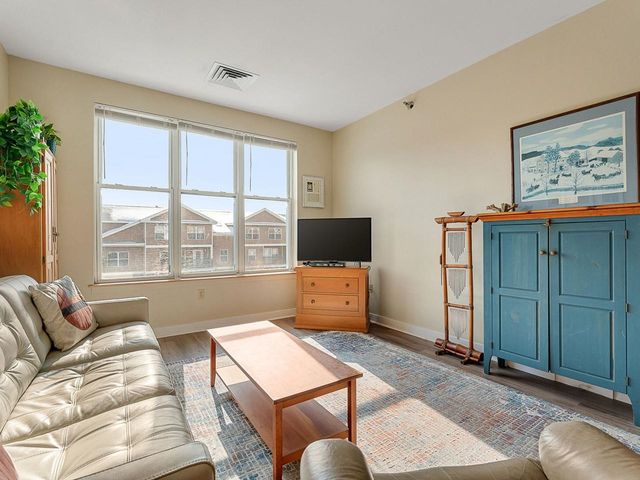 370 Farrell St Apt 313, South Burlington, VT 05403