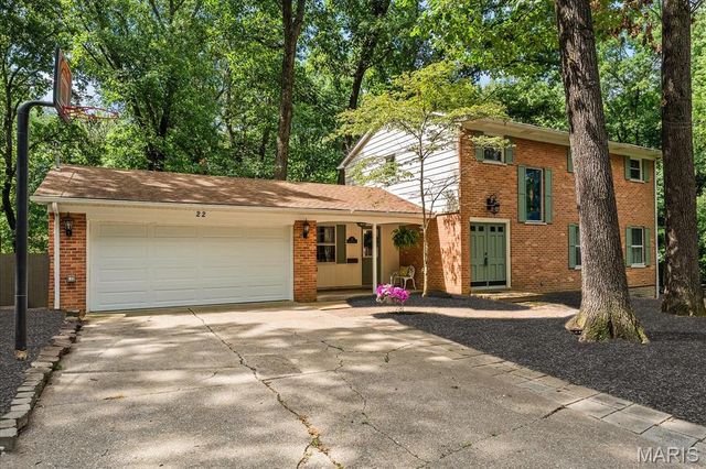 22 Rue Deau Ville Drive, Belleville, IL 62226