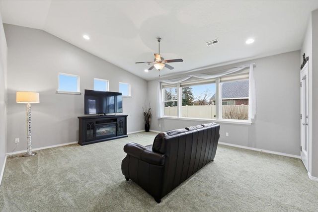 19032 E Grace Ave, Spokane Valley, WA 99027