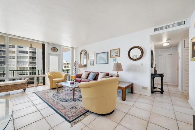 1408 Brickell Bay Drive 706, Miami, FL 33131