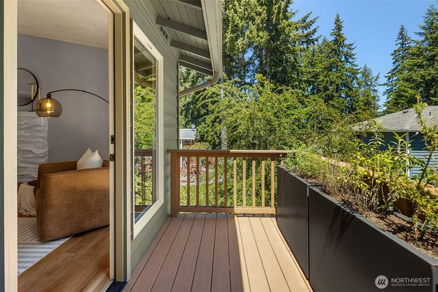 15021 Westminster Way N, Shoreline, WA 98133