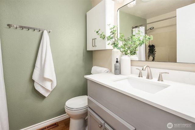 15021 Westminster Way N, Shoreline, WA 98133