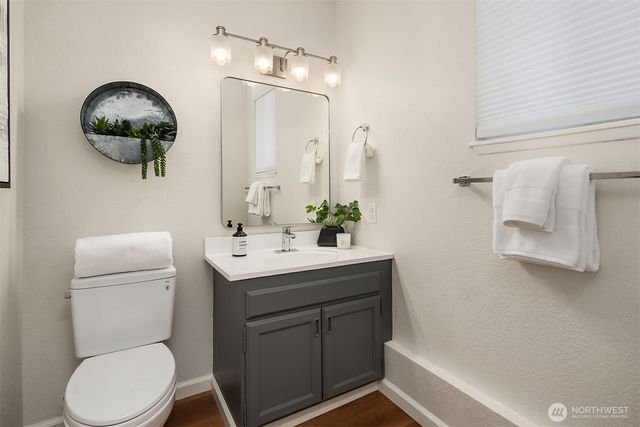 15021 Westminster Way N, Shoreline, WA 98133