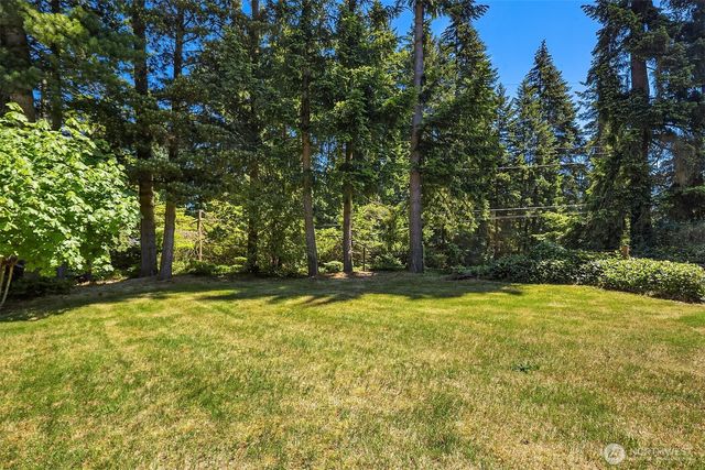 15021 Westminster Way N, Shoreline, WA 98133