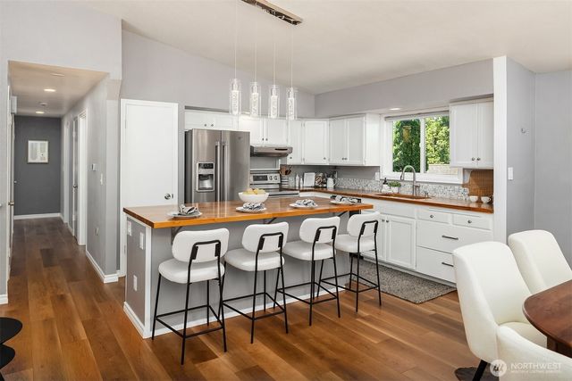 15021 Westminster Way N, Shoreline, WA 98133
