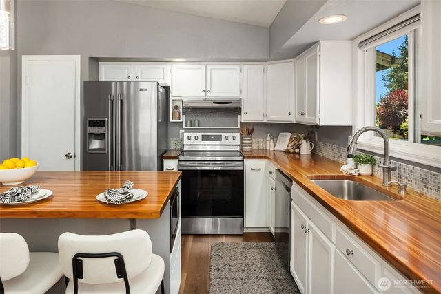 15021 Westminster Way N, Shoreline, WA 98133