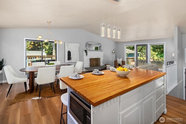 15021 Westminster Way N, Shoreline, WA 98133