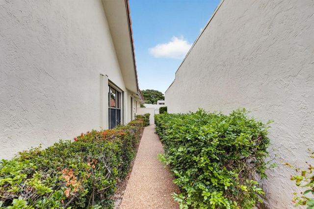 21375 Sonesta Way, Boca Raton, FL 33433