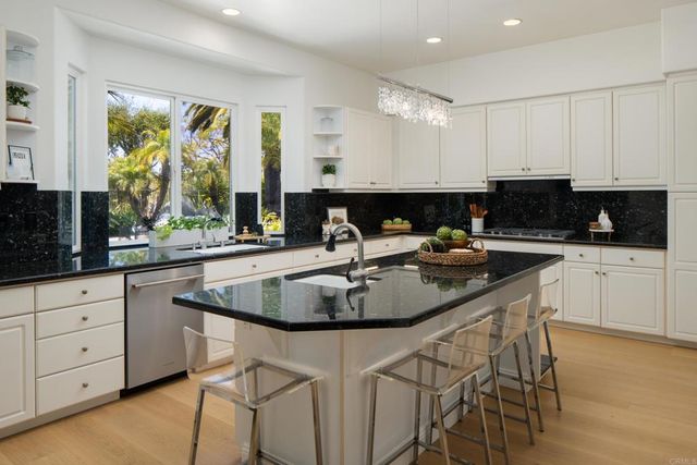 7949 Sitio Redonda, Carlsbad, CA 92009