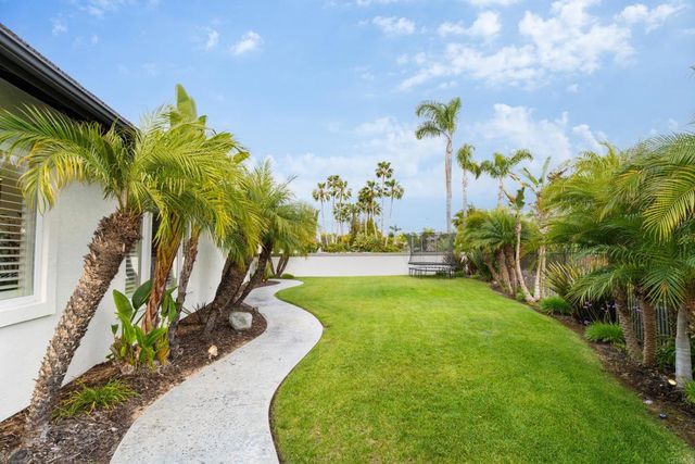 7949 Sitio Redonda, Carlsbad, CA 92009
