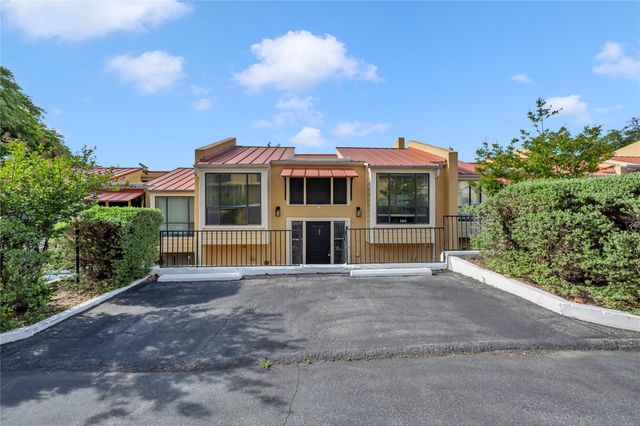 402 Hi Stirrup E2, Horseshoe Bay, TX 78657