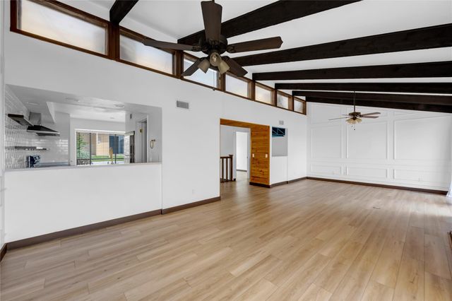 402 Hi Stirrup E2, Horseshoe Bay, TX 78657