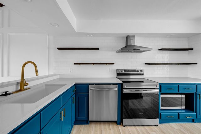 402 Hi Stirrup E2, Horseshoe Bay, TX 78657