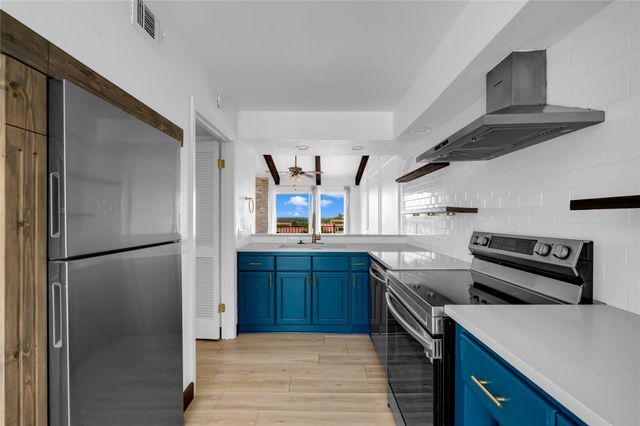 402 Hi Stirrup E2, Horseshoe Bay, TX 78657