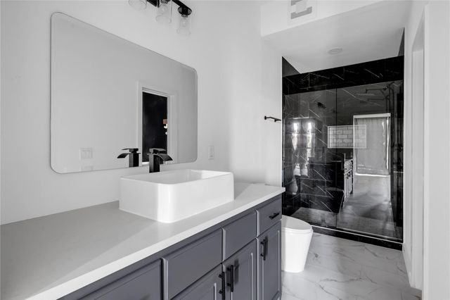 402 Hi Stirrup E2, Horseshoe Bay, TX 78657