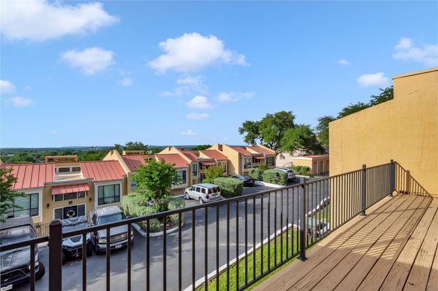 402 Hi Stirrup E2, Horseshoe Bay, TX 78657