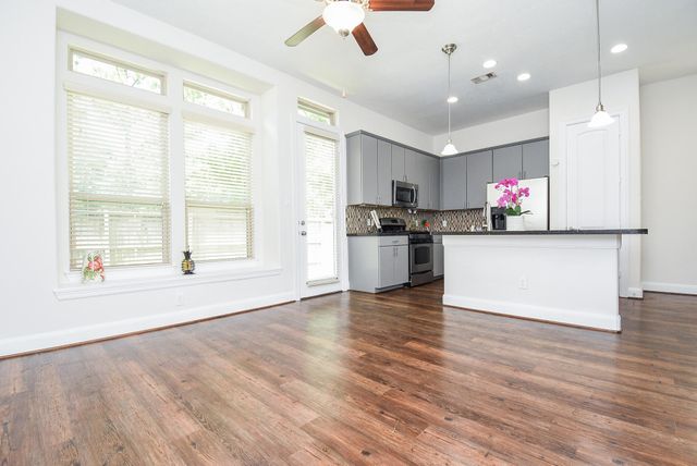 71 Aventura Place, The Woodlands, TX 77389